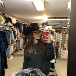 Meet your Posher, Kézya